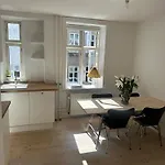 Stylish Apartment In Cool Street